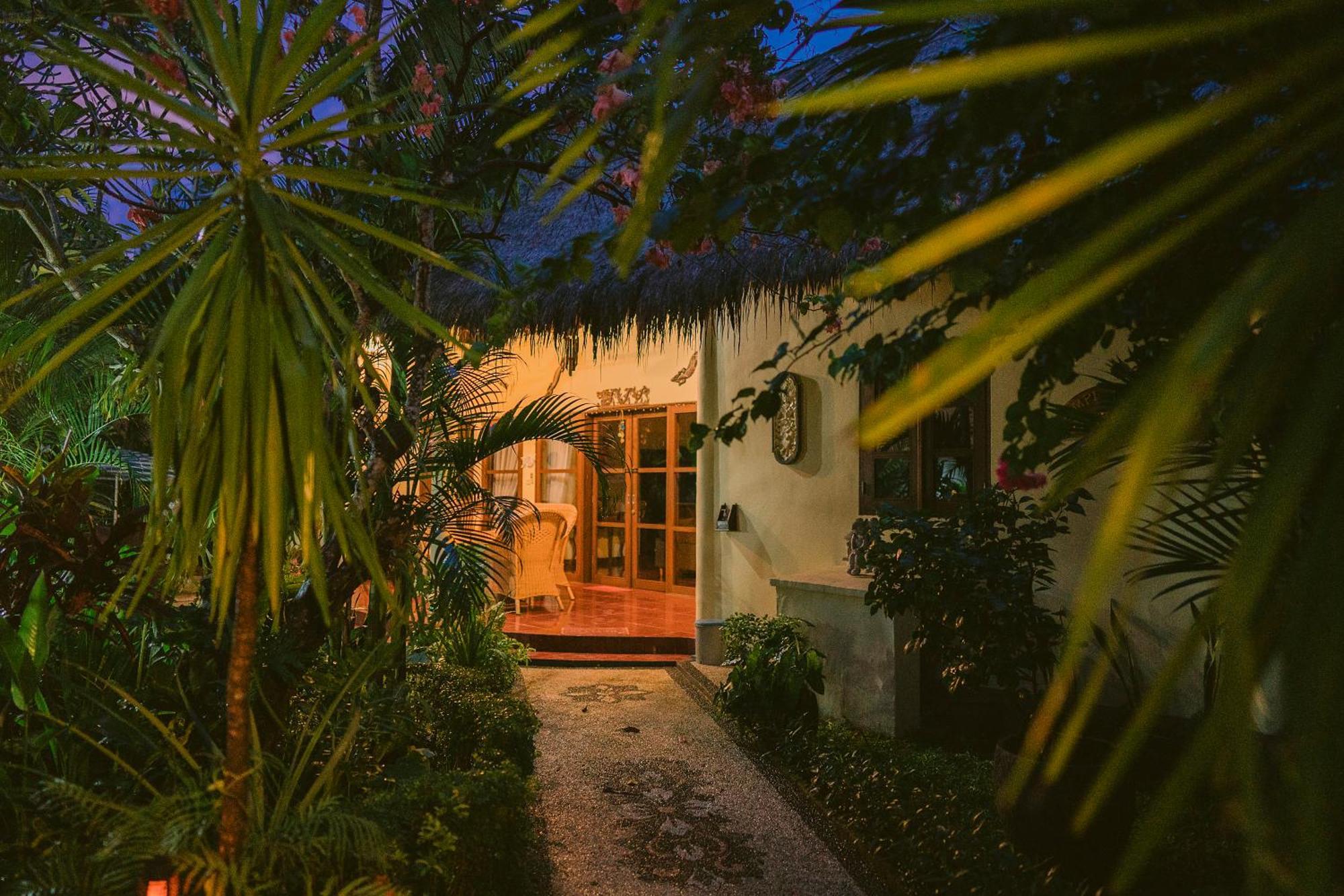 Medewi Bay Retreat Hotel Pulukan Ngoại thất bức ảnh