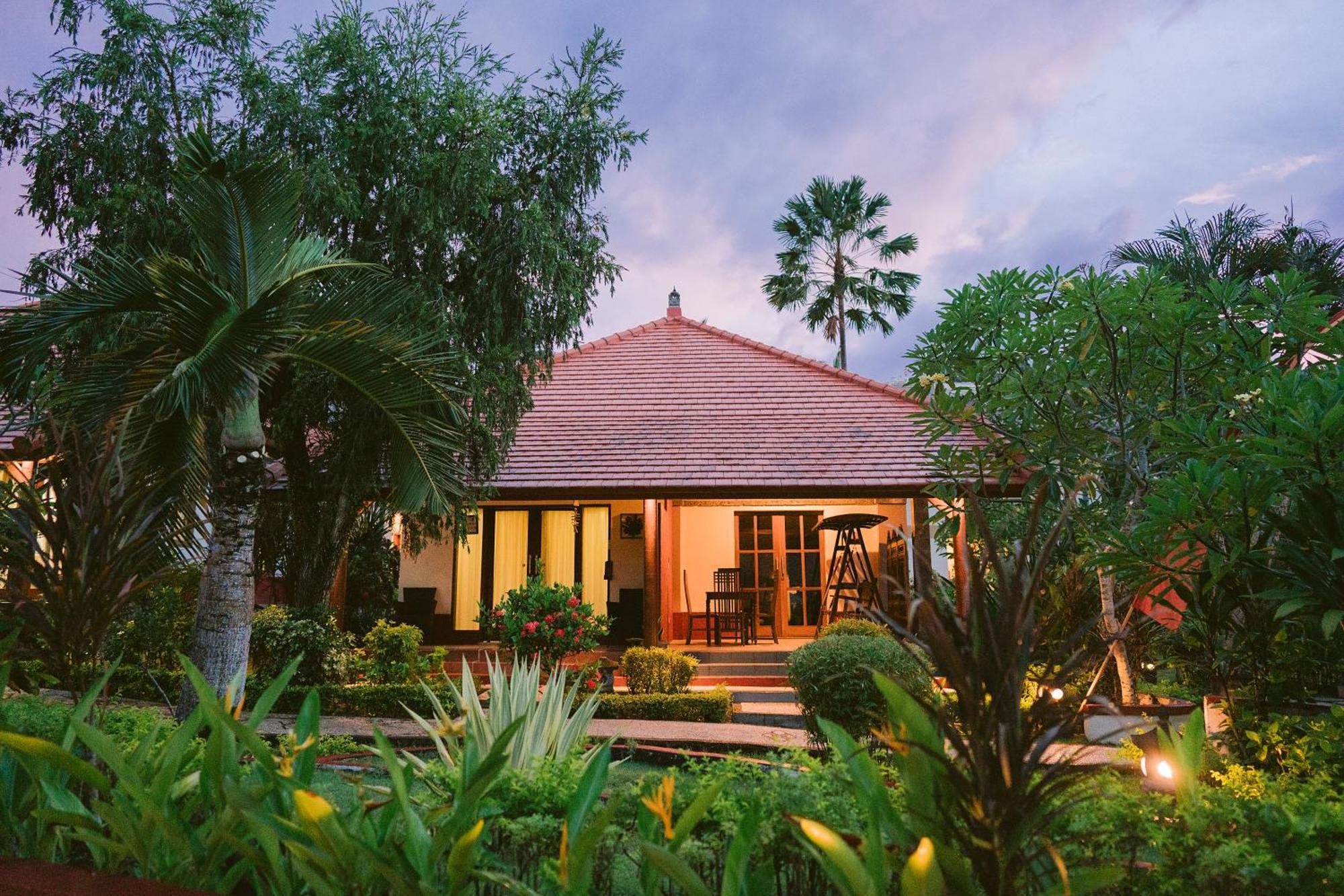 Medewi Bay Retreat Hotel Pulukan Ngoại thất bức ảnh